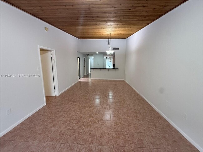 Building Photo - 3325 Oak Dr