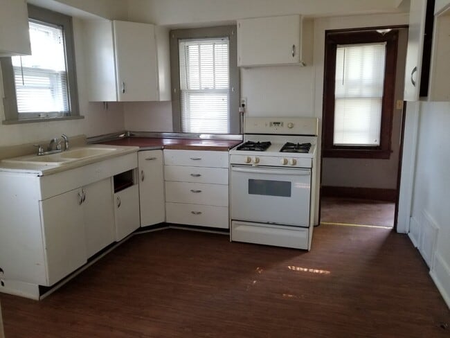 Building Photo - 119 Mohawk St