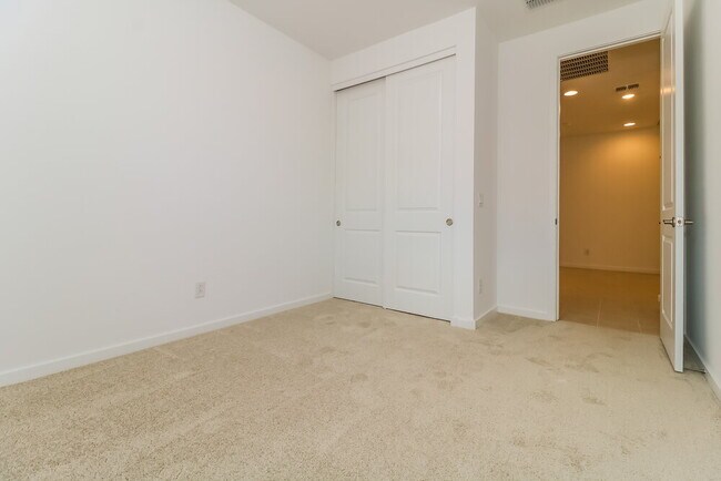 Building Photo - 4426 S 111th Dr