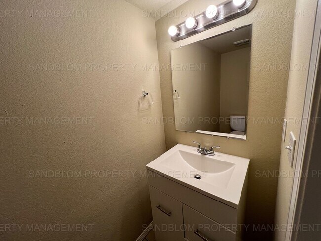 Building Photo - For Lease | Pratville | Available Now!