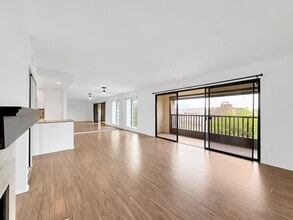 Building Photo - Incredible 2BD/2.5BA w/Ocean Views and Acr...