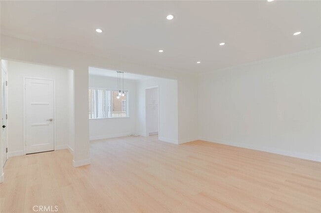 Building Photo - 11246 Saticoy St