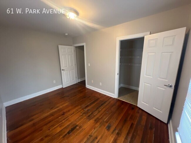 Building Photo - 61 W Park Ave