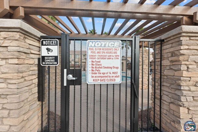 Building Photo - 315 Breezy Pl