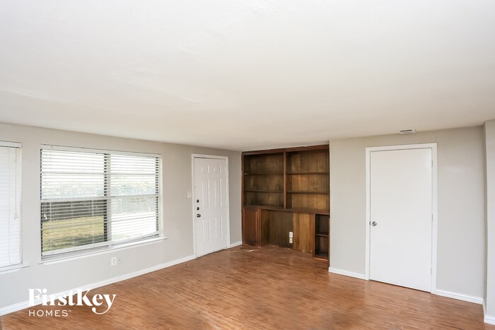 Building Photo - 3205 Hanover Dr