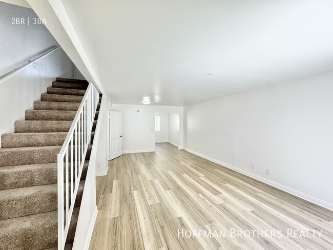 Building Photo - 16033 Vanowen St