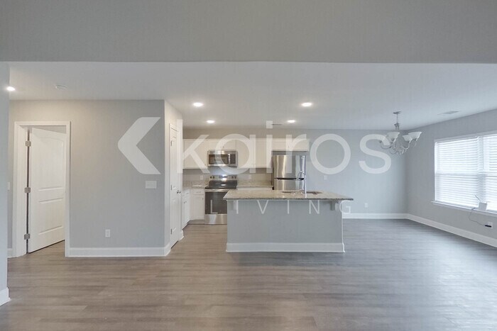 Building Photo - 300 Hemlock Ct