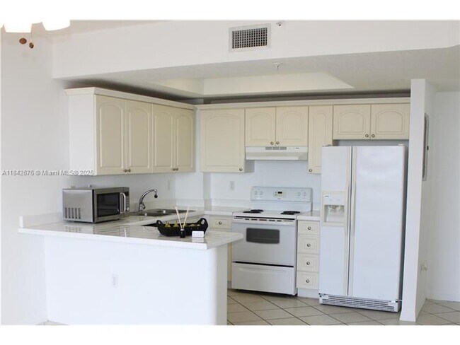 Building Photo - 3500 Coral Wy