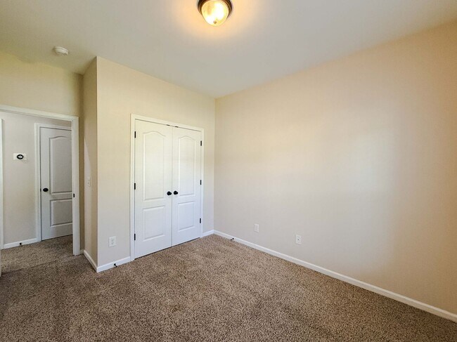 Building Photo - 728 Roanoke Drive
