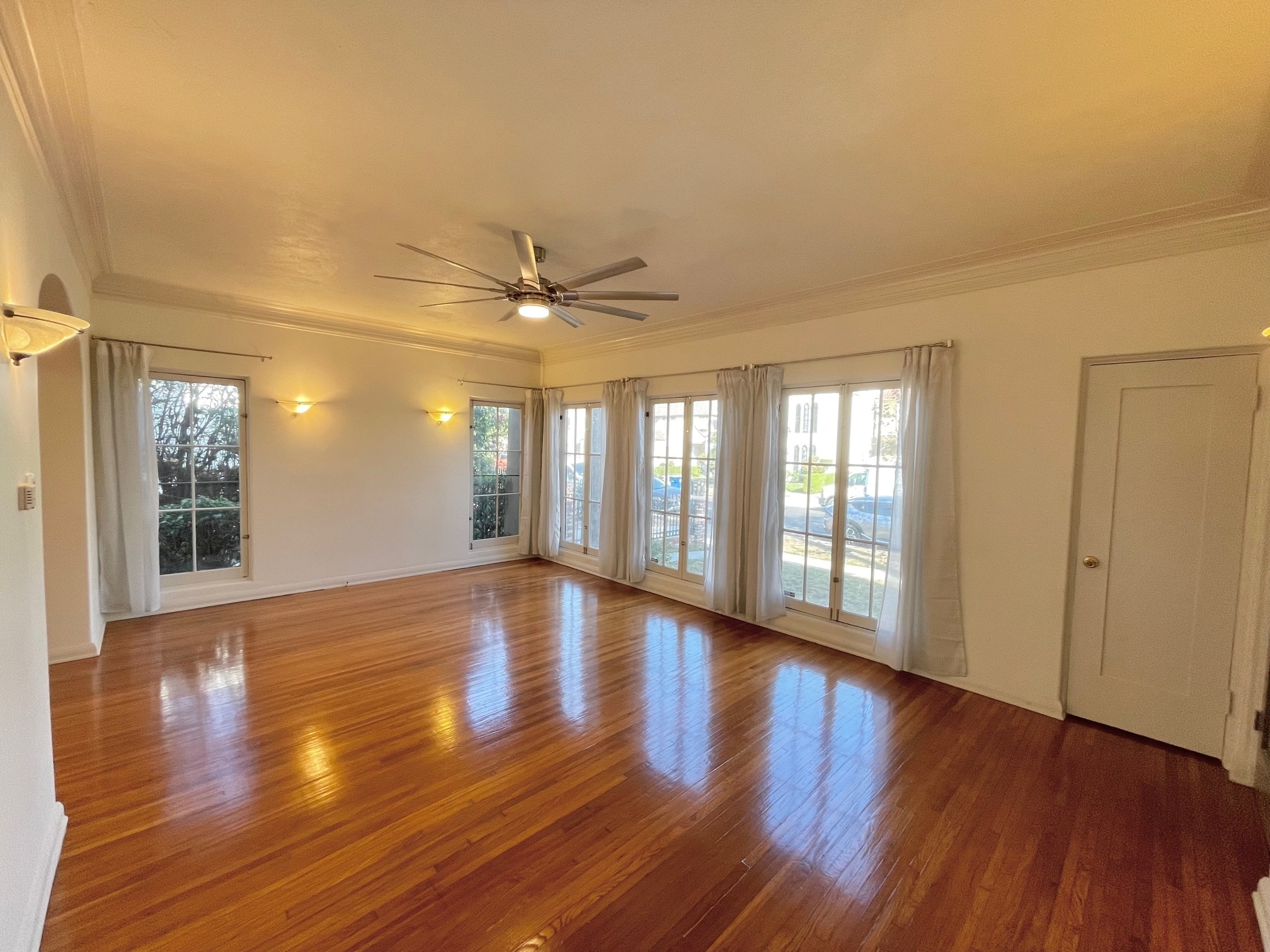 Building Photo - 1035 Meadowbrook Ave