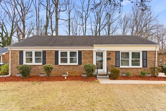 Building Photo - Beautiful, updated 3-bedroom, 2-bathroom brick ranch home in High Point with Fenced in yard