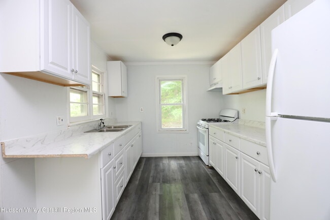 Building Photo - 17 Rear Chapel St