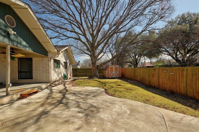 Building Photo - 1317 Meadgreen Cir