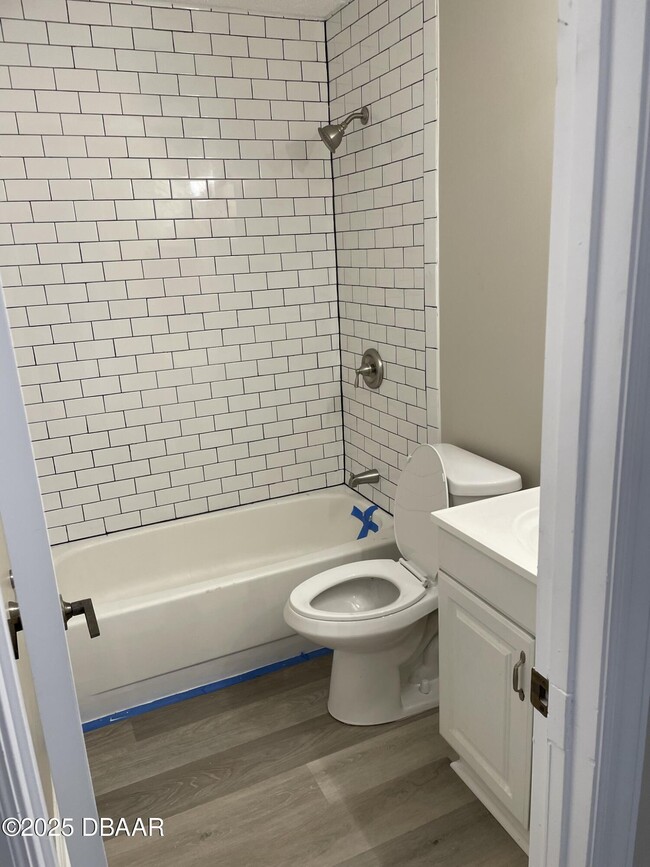 Building Photo - 840 Center Ave