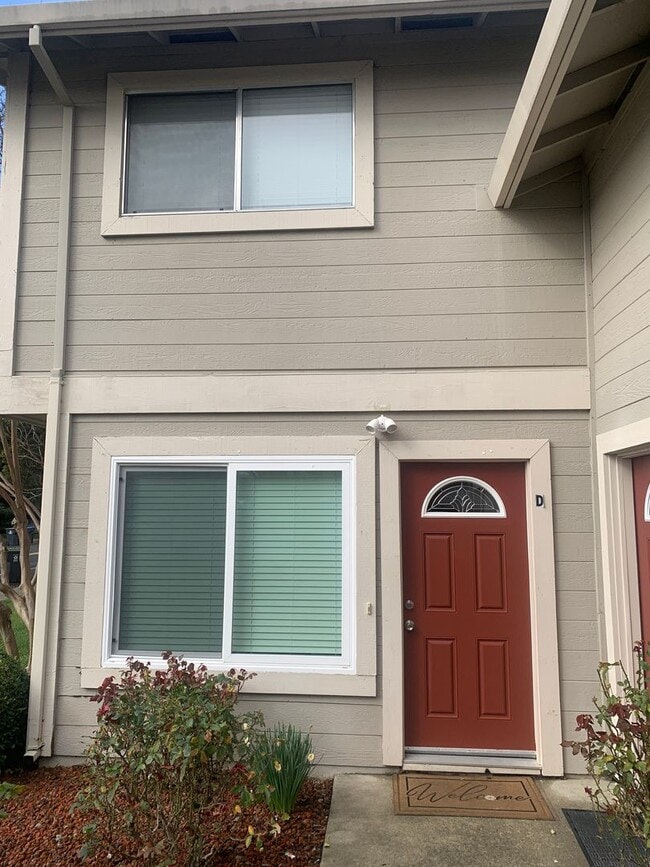 Building Photo - Updated Fairfield Apartment