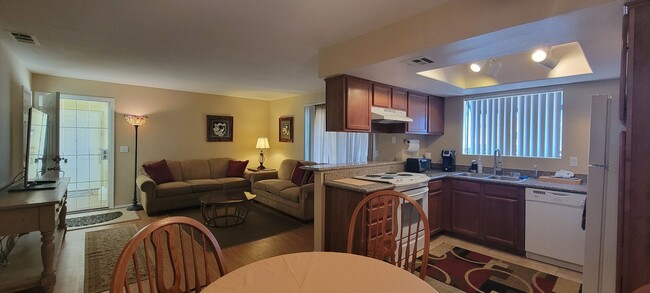 Building Photo - Furnished 2 bedroom Condo