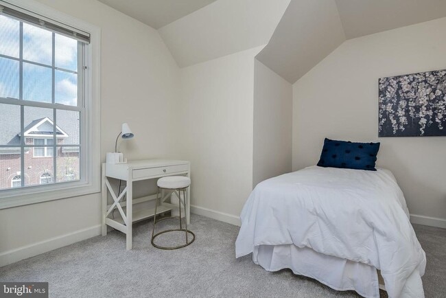 Building Photo - 610 Eden Pl