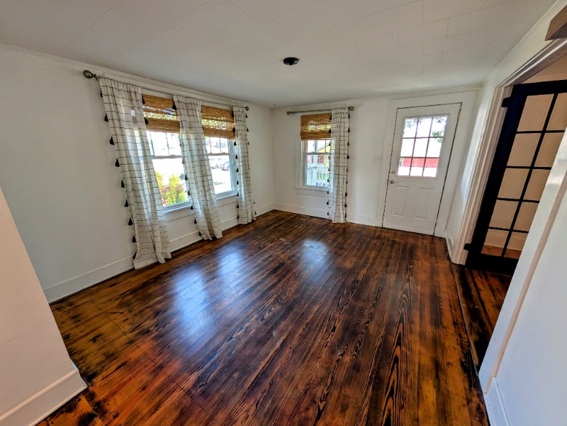 Building Photo - 302 Davis St