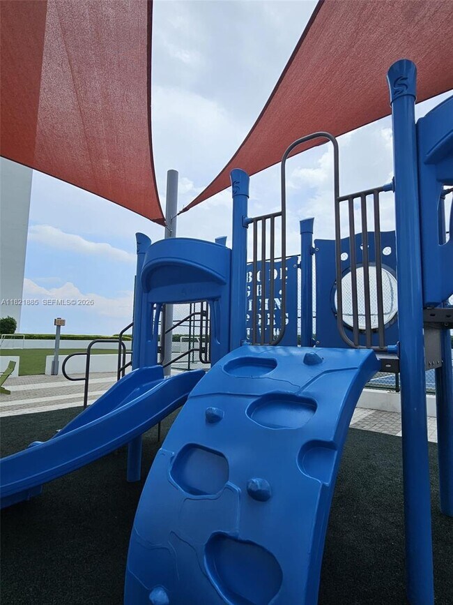 Building Photo - 16385 Biscayne Blvd