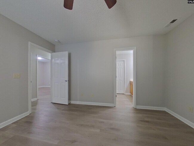 Building Photo - 124 Devonport Dr