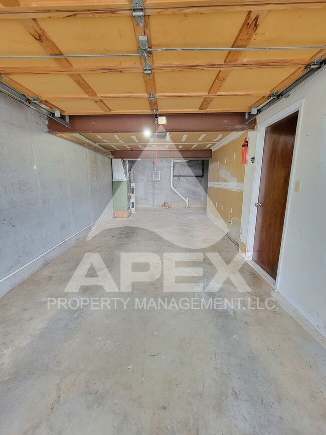 Building Photo - Beautiful 2Bd - 1.5 Bath Condo in West Kno...