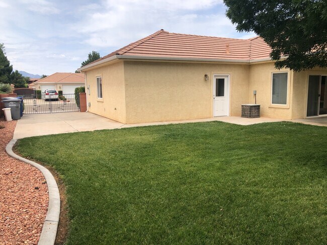 Building Photo - 3 bed 2 bath home for rent in Hurricane