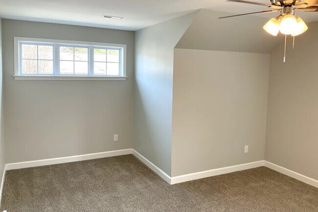 Building Photo - 271 Water Mill Rd