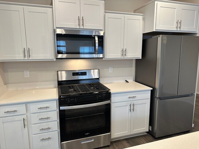 Building Photo - Newer single level 3-bedroom 2 bath house in Springfield!