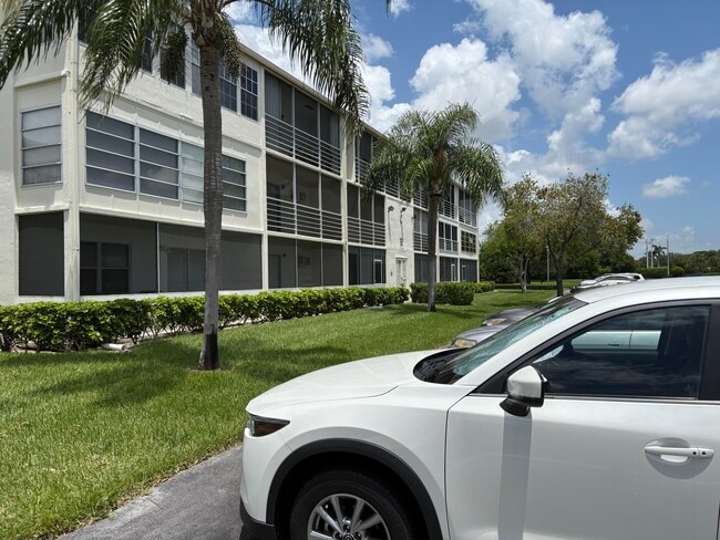 Building Photo - 112 Preston Way