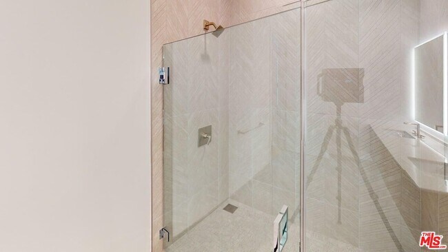 Building Photo - 525 Olive St