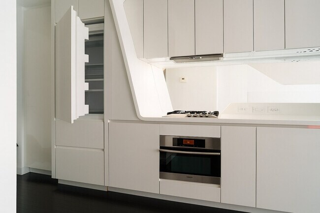 Building Photo - 130 Liberty St