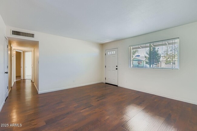 Building Photo - 8020 E Monte Vista Rd