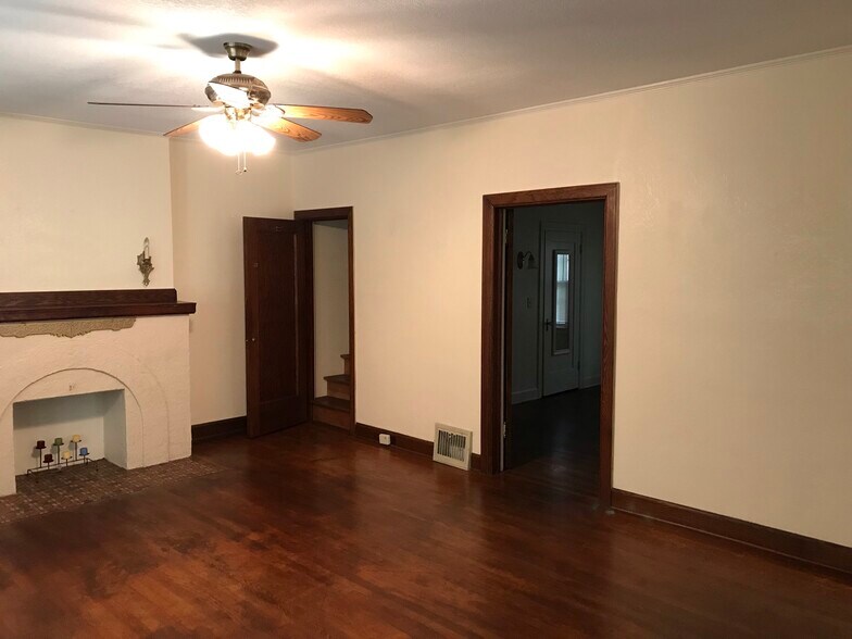 Building Photo - 3626 East 1st Street North