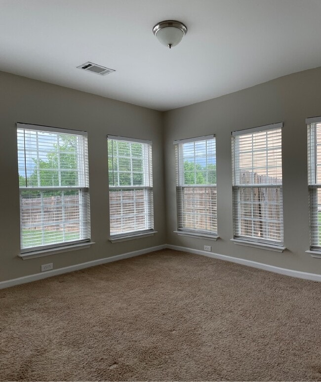 Building Photo - Beautiful Simpsonville Home