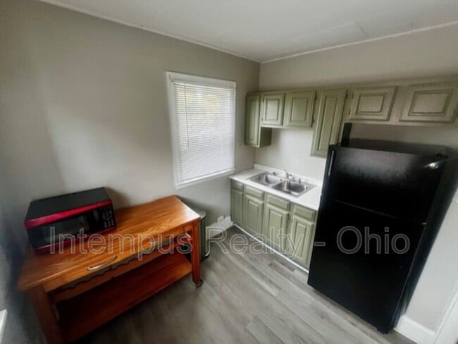 Building Photo - 4237 Vine St