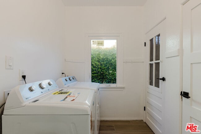 Building Photo - 1122 S Tremaine Ave