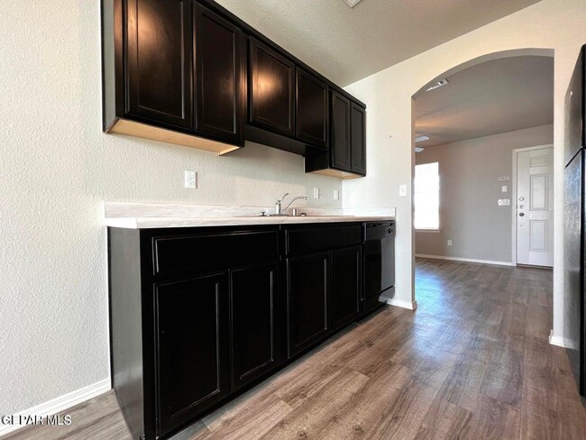 Building Photo - 913 Galaxia Dr