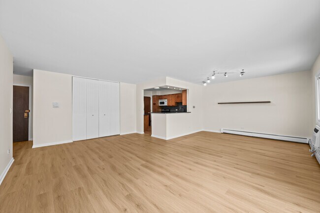 Building Photo - 10385 Dearlove Rd