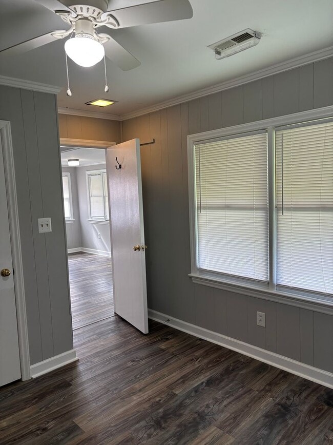 Building Photo - Cozy 2 Bedroom and 2 Baths