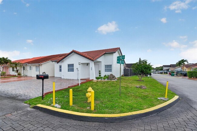 Building Photo - 4530 SW 143rd Pl