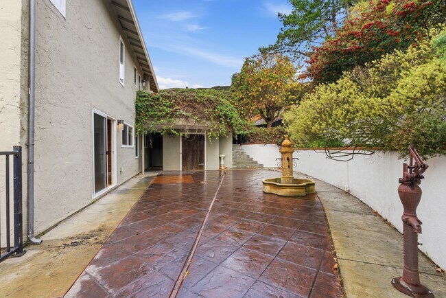 Building Photo - Exceptional Home in the Back of the Valley, Pacifica