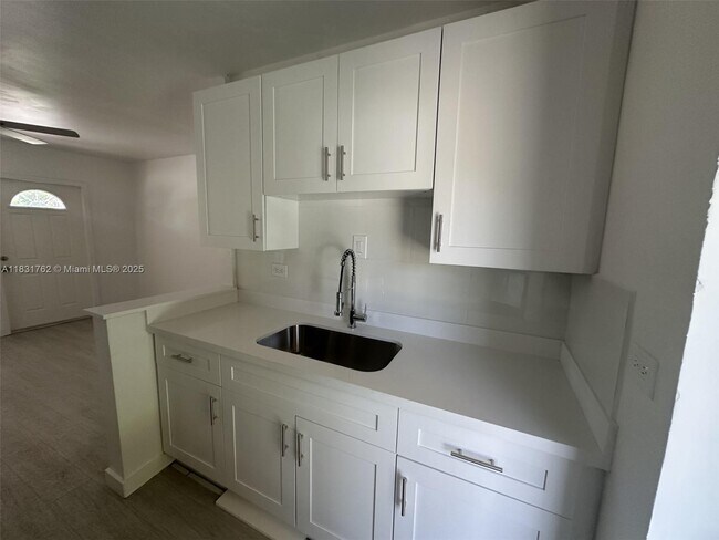 Building Photo - 1754 NE 48th Ct