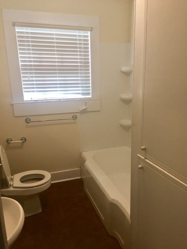 Building Photo - 3 bed 2 bath home - close to Troy University