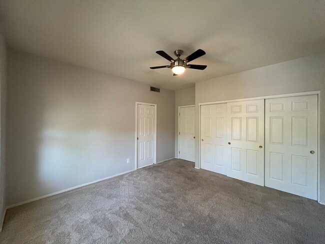 Building Photo - 2 Bedroom Townhome in the Stone Gate Commu...