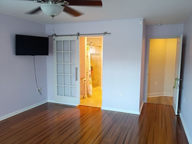 Building Photo - BRIDGEPORT