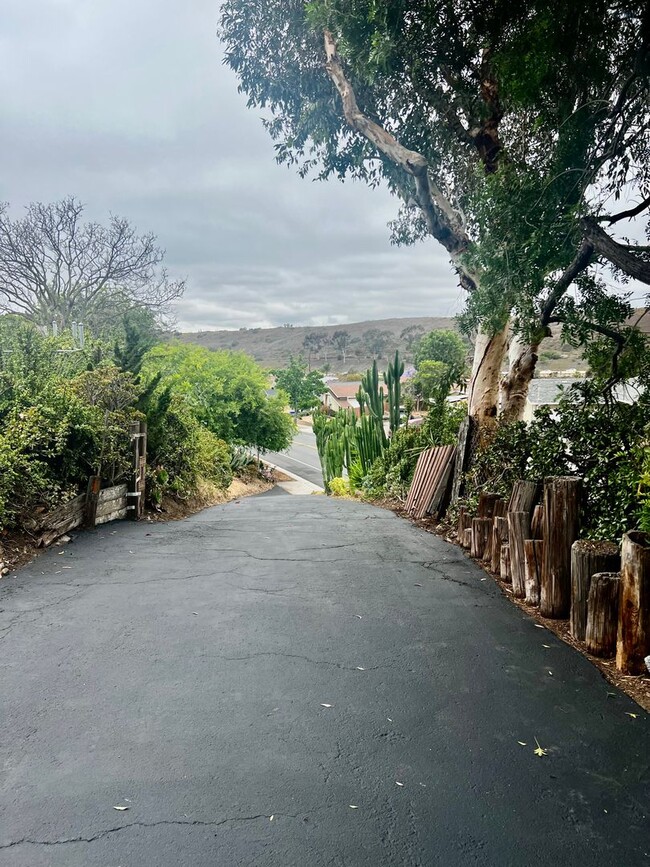 Building Photo - Hidden Gem with Views! 2 bedroom, 1 bathroom