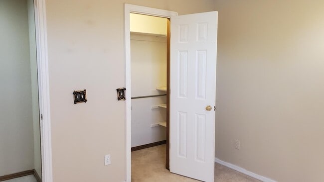 Building Photo - 4208 Stonewall Ct