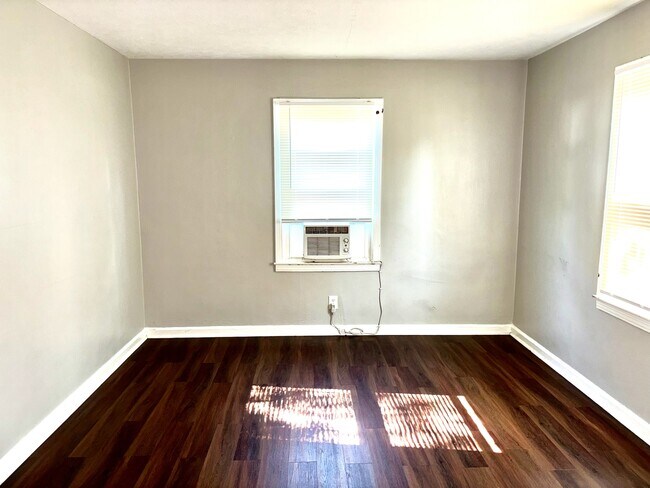 Building Photo - 3802 Parthenia Ave