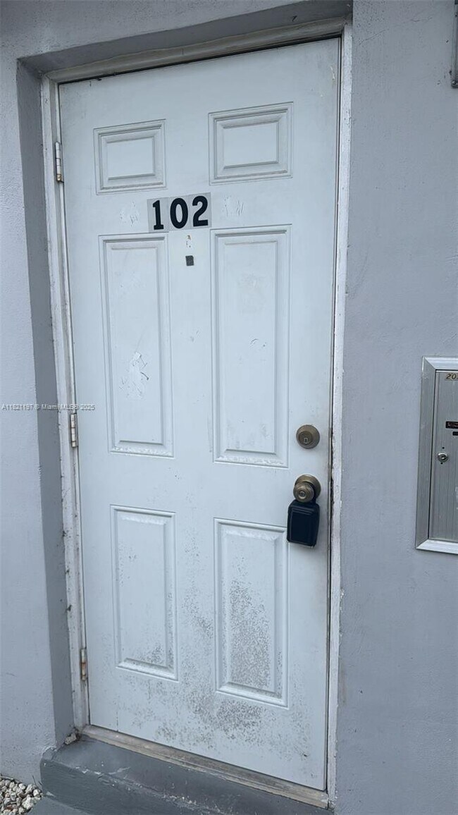 Building Photo - 2022 Pierce St