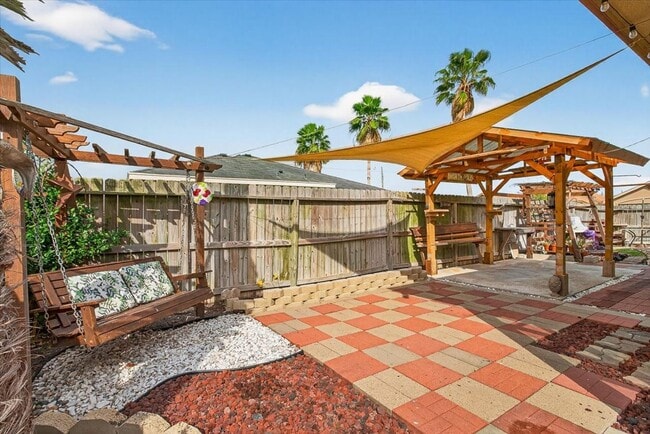 Building Photo - 6901 Anastasia Dr